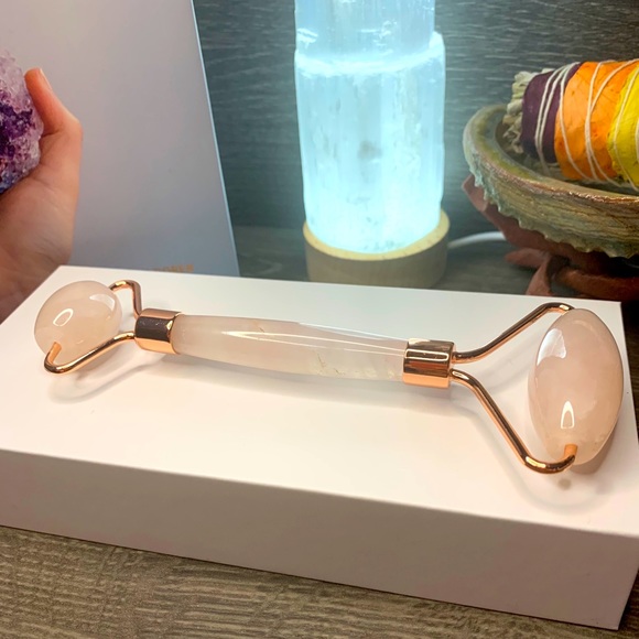 Rose Quartz Facial Roller - Picture 2 of 6